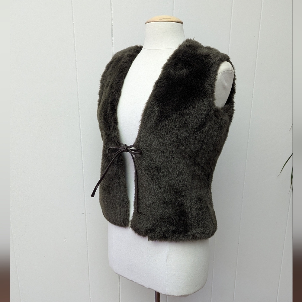 Mossimo Dark Chocolate Brown Faux Fur Vest Size M